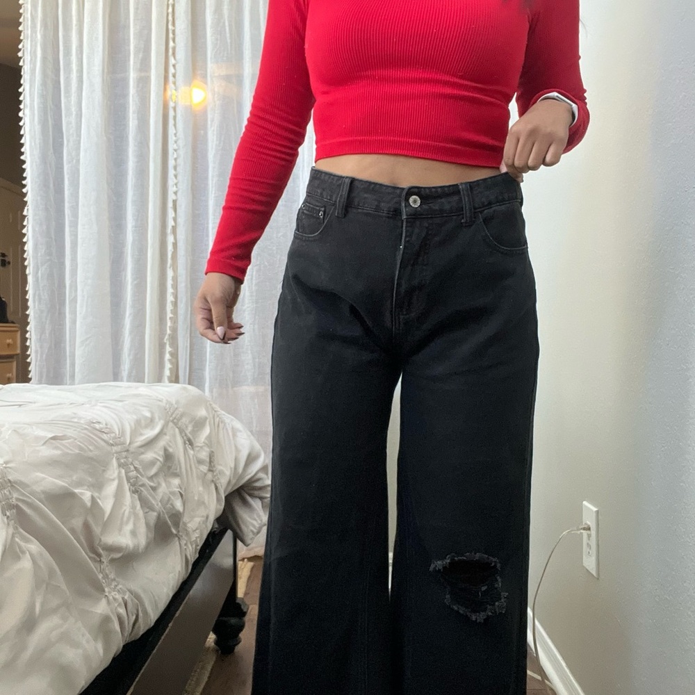 Distressed Black Wide-Leg Jeans